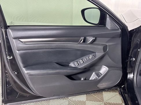 Used 2018 Honda Accord Sport image 10