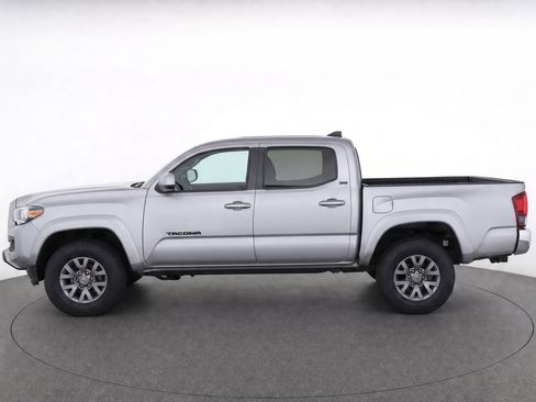 Used 2018 Toyota Tacoma SR5 AWD/4WD image 8