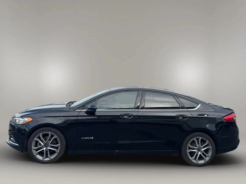 Used 2017 Ford Fusion SE w/ Equipment Group 601A FWD image 5