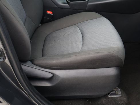 Used 2022 Toyota RAV4 XLE AWD/4WD image 17