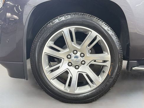Used 2017 Cadillac Escalade Luxury AWD/4WD image 35