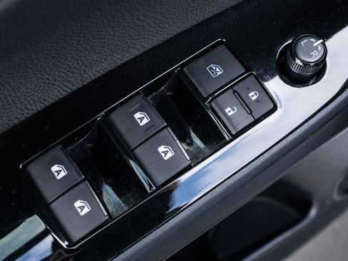 Used 2016 Toyota Prius Three image 20