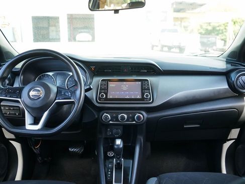 Used 2020 Nissan Kicks S FWD image 10