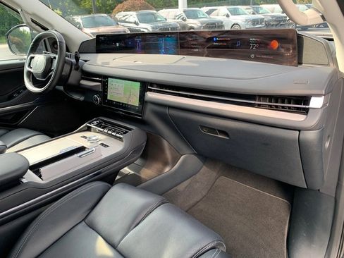 Certified 2025 Lincoln Navigator Reserve AWD/4WD image 13