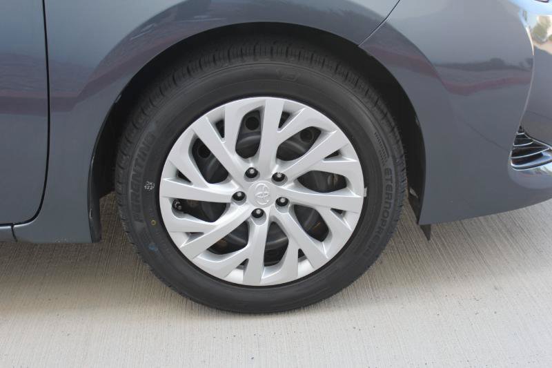 Used 2017 Toyota Corolla LE w/ Carpet Mat Package (TMS) FWD image 37