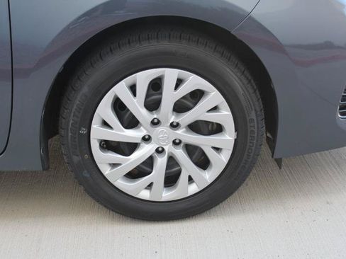 Used 2017 Toyota Corolla LE w/ Carpet Mat Package (TMS) FWD image 37