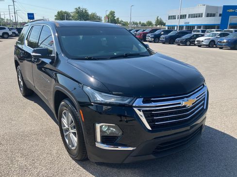 Used 2022 Chevrolet Traverse LT FWD image 1