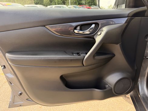 Used 2019 Nissan Rogue S w/ Special Edition Package AWD/4WD image 13