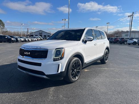 Used 2022 Kia Telluride LX image 3