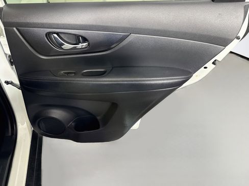 Used 2020 Nissan Rogue SV FWD image 28