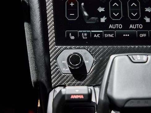 Used 2023 Lamborghini Urus Performante AWD/4WD image 81