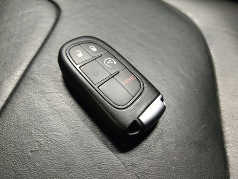 Used 2015 Jeep Cherokee Limited image 32