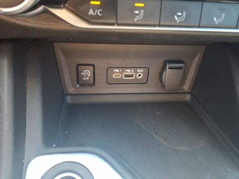 Certified 2024 Nissan Sentra SV FWD image 24