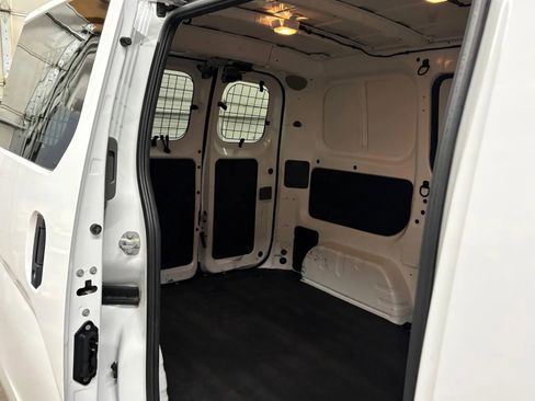 Used 2020 Nissan NV200 SV w/ Sliding Glass Door Package FWD image 19