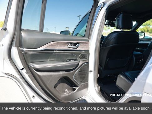 Used 2023 Jeep Grand Cherokee Overland image 35