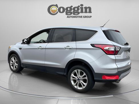 Used 2017 Ford Escape SE image 3