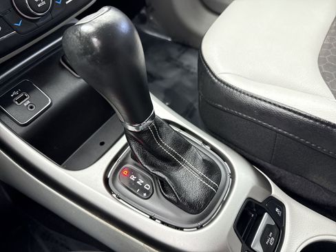 Used 2019 Jeep Compass Latitude w/ Popular Equipment Group image 22