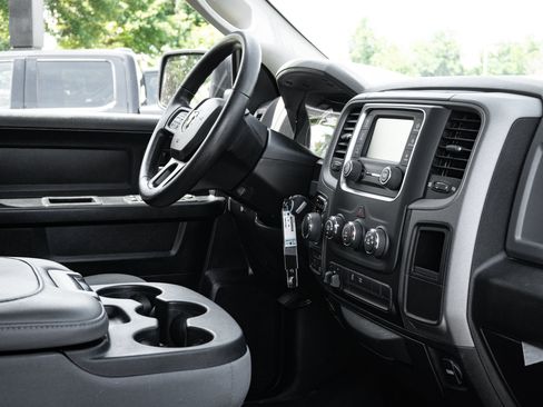 Used 2018 RAM 1500 Express AWD/4WD image 34