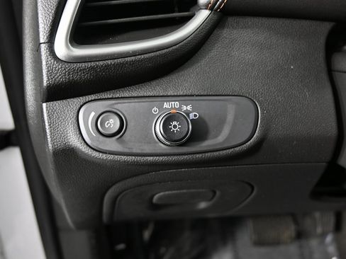 Used 2022 Chevrolet Trax LT w/ LT Convenience Package image 23