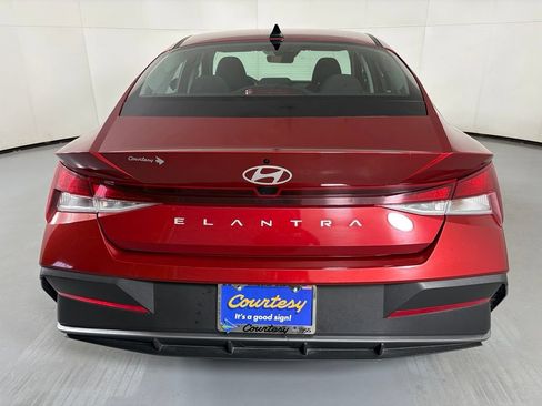 Used 2024 Hyundai Elantra SEL FWD image 7