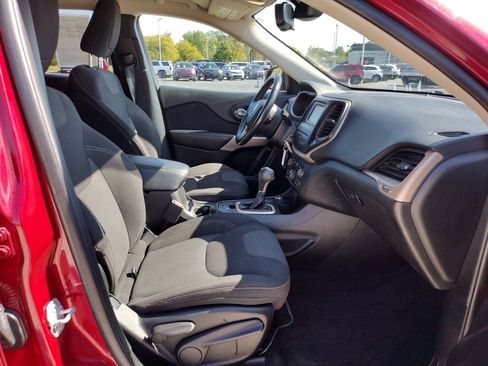 Used 2017 Jeep Cherokee Latitude w/ Cold Weather Group image 10