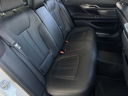 Used 2017 BMW 740i image 19