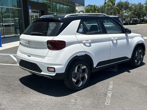 New 2025 Hyundai Venue Limited image 6