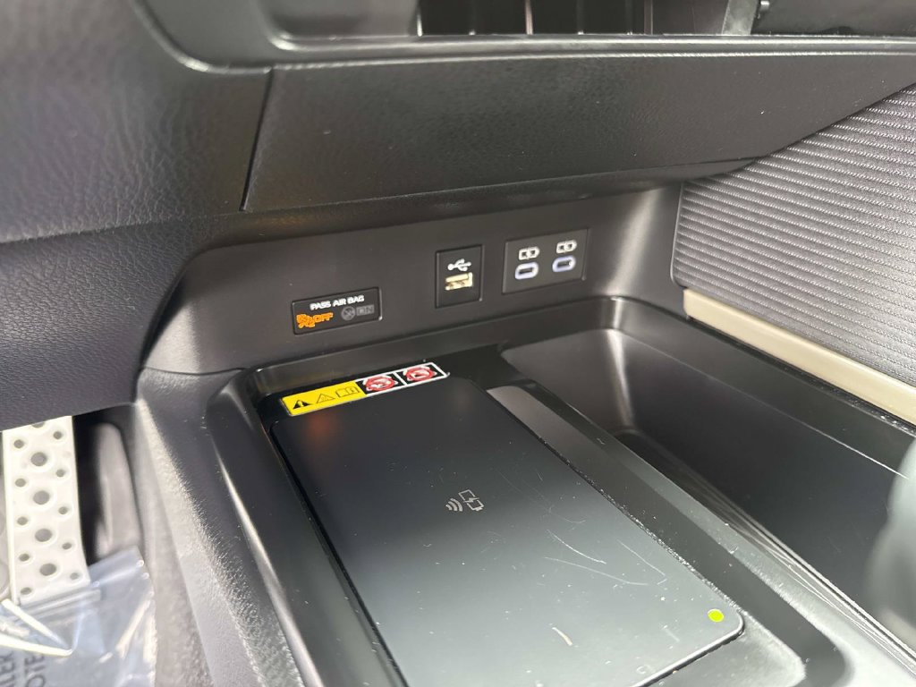 Used 2026 Toyota Camry SE FWD image 30