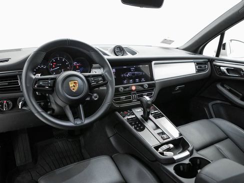 Certified 2026 Porsche Macan AWD/4WD image 13