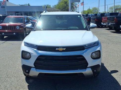 Used 2022 Chevrolet TrailBlazer LT w/ Convenience Package FWD image 2
