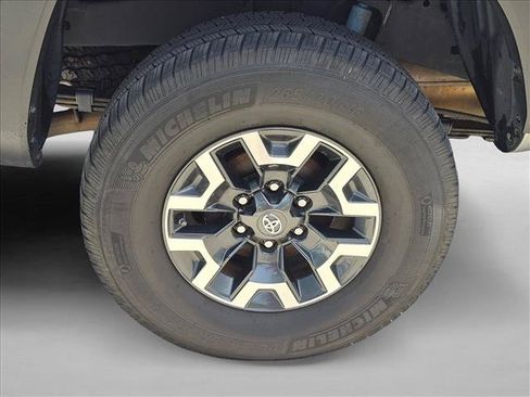 Used 2021 Toyota Tacoma TRD Off-Road w/ Technology Package AWD/4WD image 20