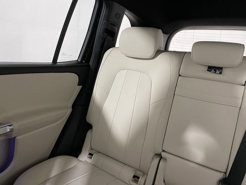 Used 2022 Mercedes-Benz GLB 250 image 13