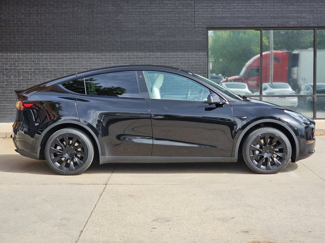 Used 2021 Tesla Model Y Long Range AWD/4WD image 9