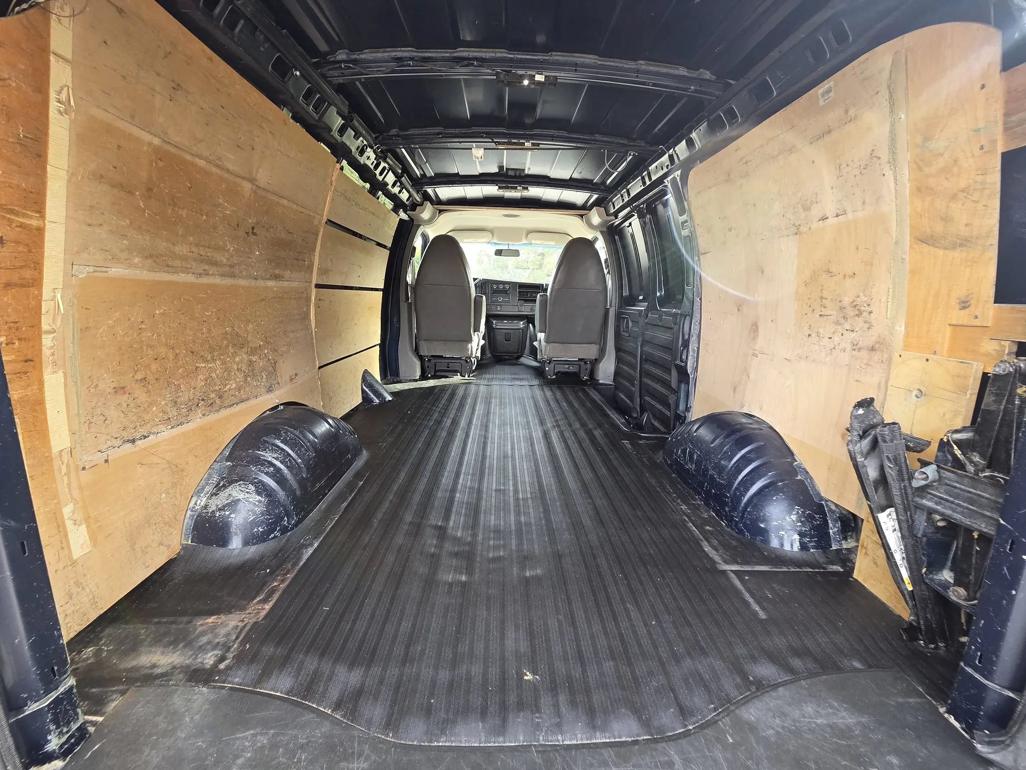 Used 2015 GMC Savana 3500 RWD image 18