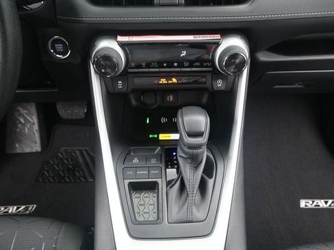 Used 2025 Toyota RAV4 XLE FWD image 7