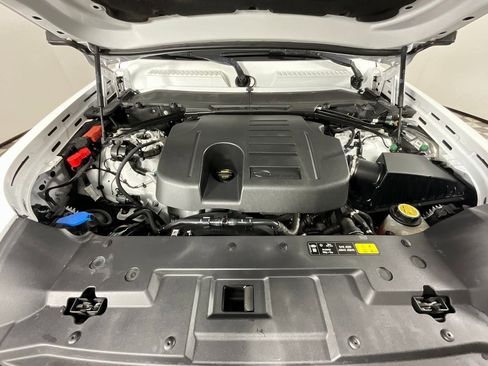 Certified 2022 Land Rover Defender 110 X-Dynamic SE image 28