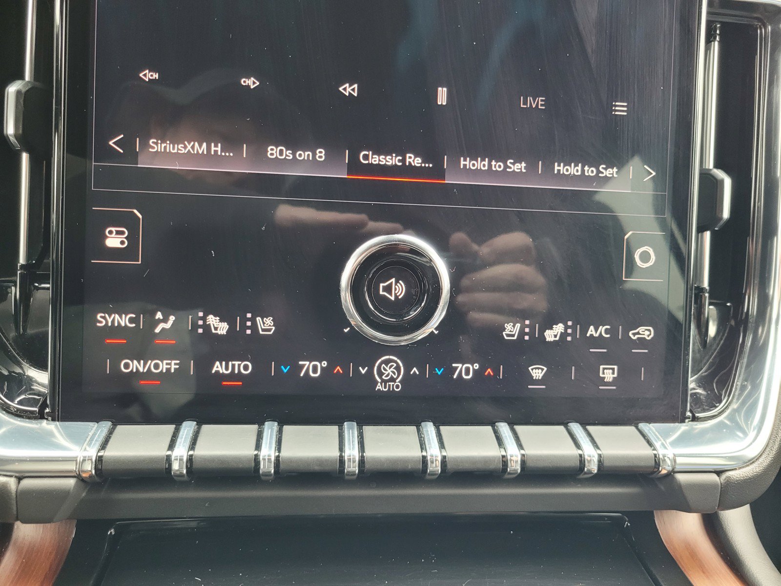 Used 2025 GMC Yukon Denali AWD/4WD image 21