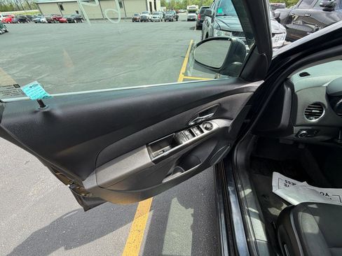 Used 2016 Chevrolet Cruze LT image 20