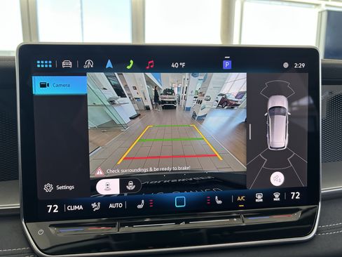 Certified 2025 Volkswagen Tiguan SE image 12