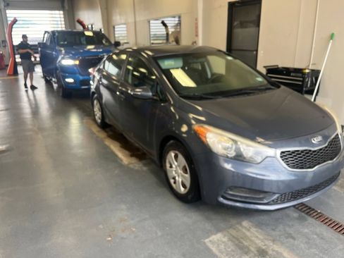 Used 2015 Kia Forte LX w/ Popular Package FWD image 1