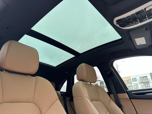 Certified 2026 Porsche Macan AWD/4WD image 19