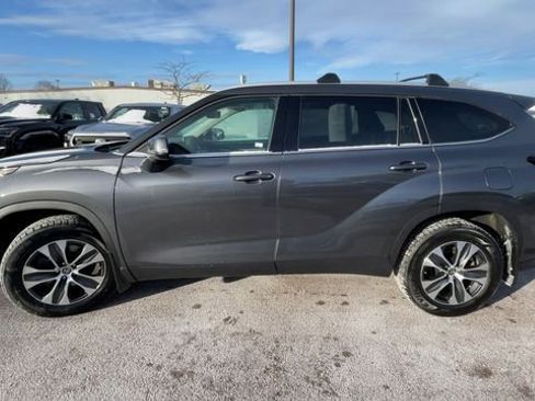 Certified 2022 Toyota Highlander XLE image 5