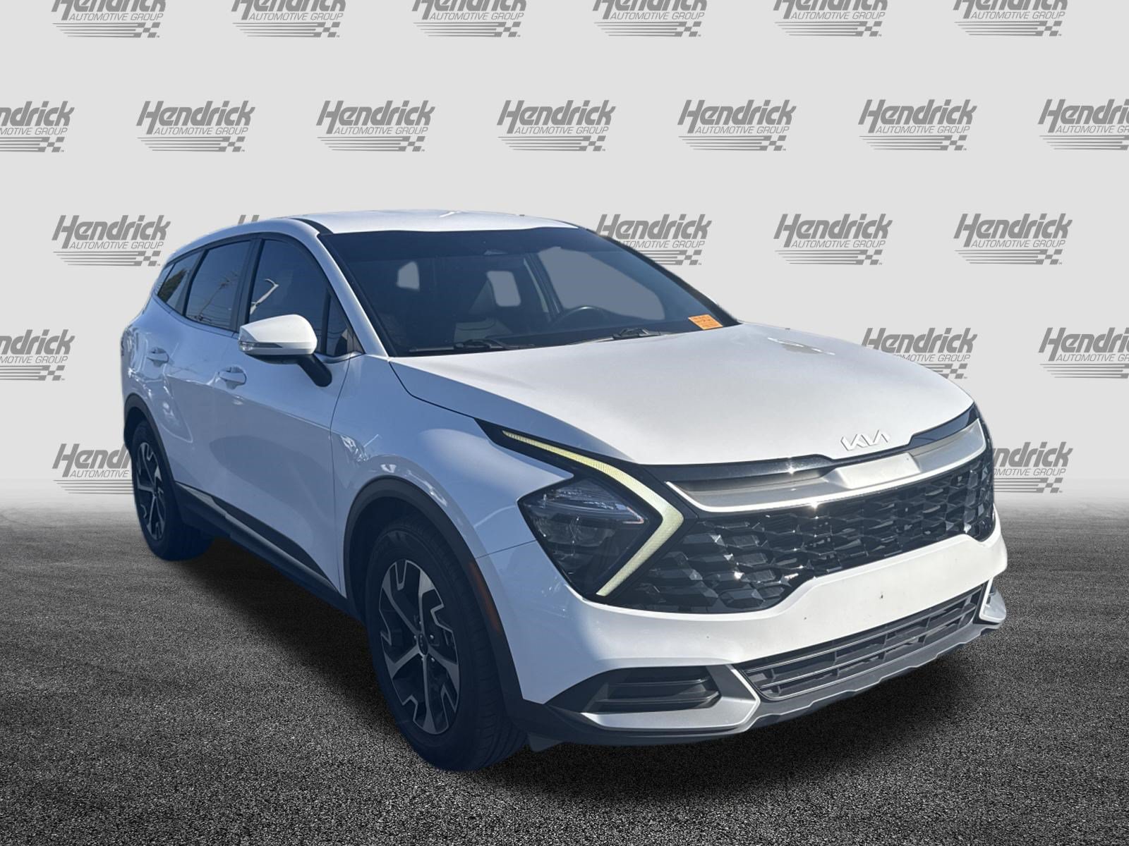 Used 2023 Kia Sportage EX FWD image 2