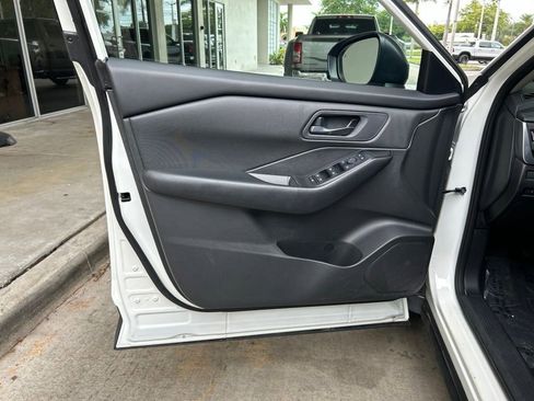 Used 2024 Nissan Rogue S AWD/4WD image 37