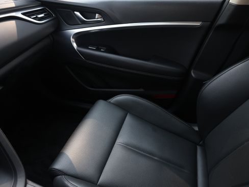 Used 2025 Genesis G70 2.5T RWD image 12