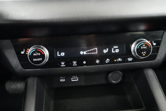 Used 2023 Mitsubishi Outlander SE AWD/4WD image 25