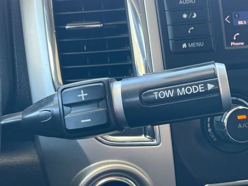 Used 2019 Nissan Titan SV RWD image 25