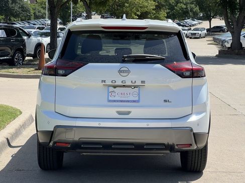 Certified 2025 Nissan Rogue SL FWD image 5
