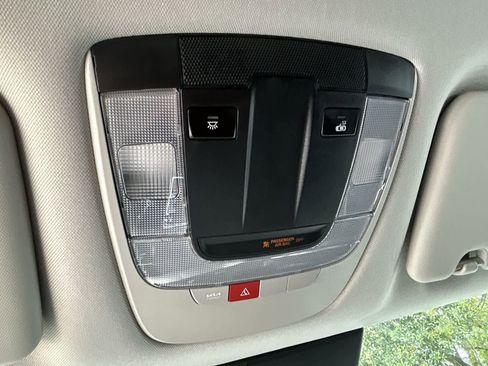 Used 2025 Kia Sportage EX FWD image 17