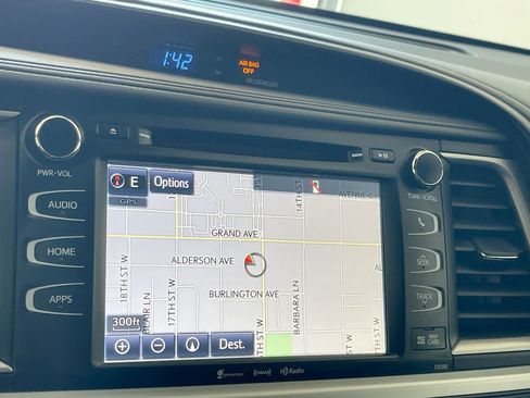 Used 2019 Toyota Highlander SE AWD/4WD image 18